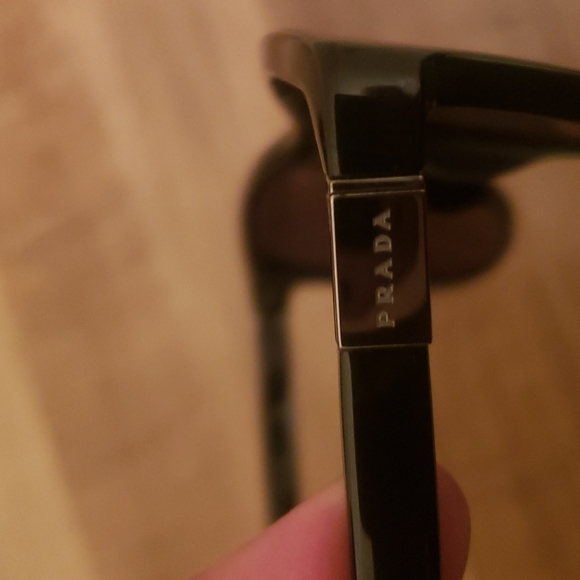 Prada sunglasses - Picture 4 of 12